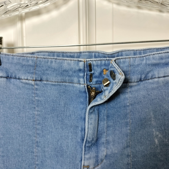 Talbots Light Blue Women's Jeans with Gold Buttons - Picture 3 of 8